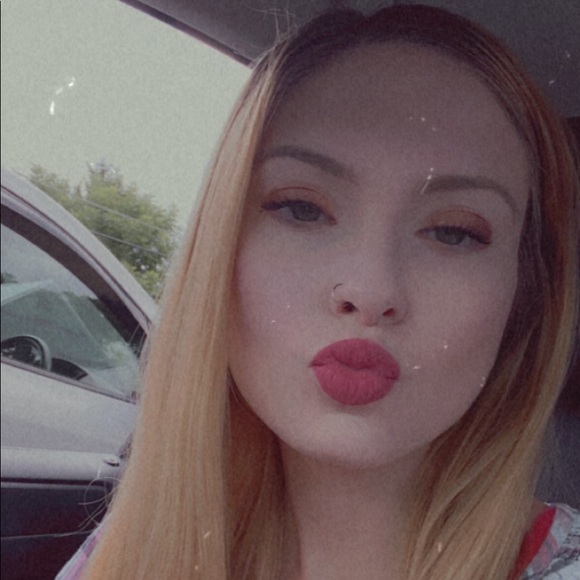 Meet your Posher, Dezi - Picture 1 of 5